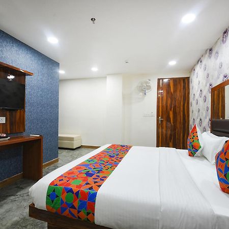 Fabhotel Mona Continental - Nr Laxmi Nagar It Hub Új-Delhi Kültér fotó