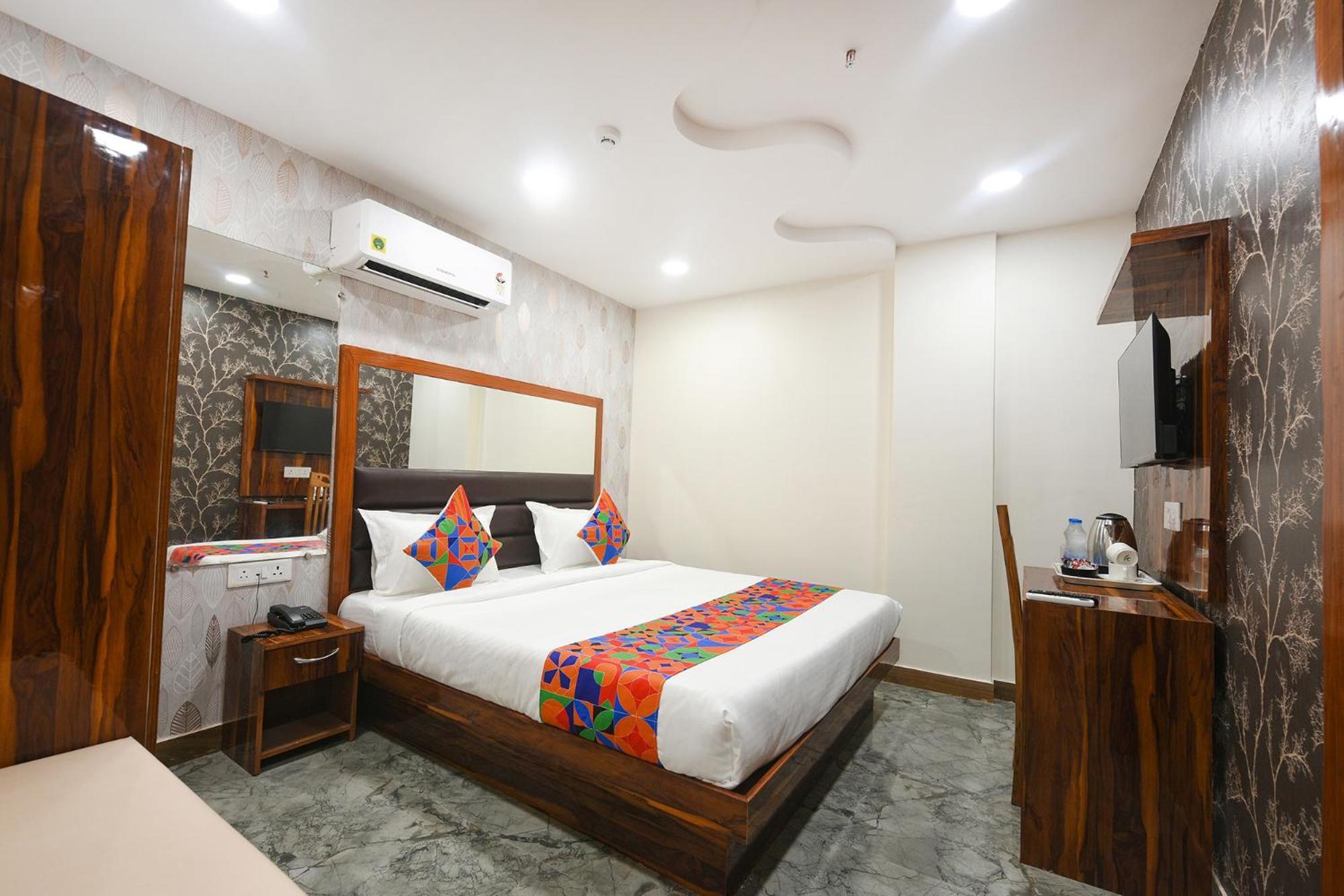 Fabhotel Mona Continental - Nr Laxmi Nagar It Hub Új-Delhi Kültér fotó