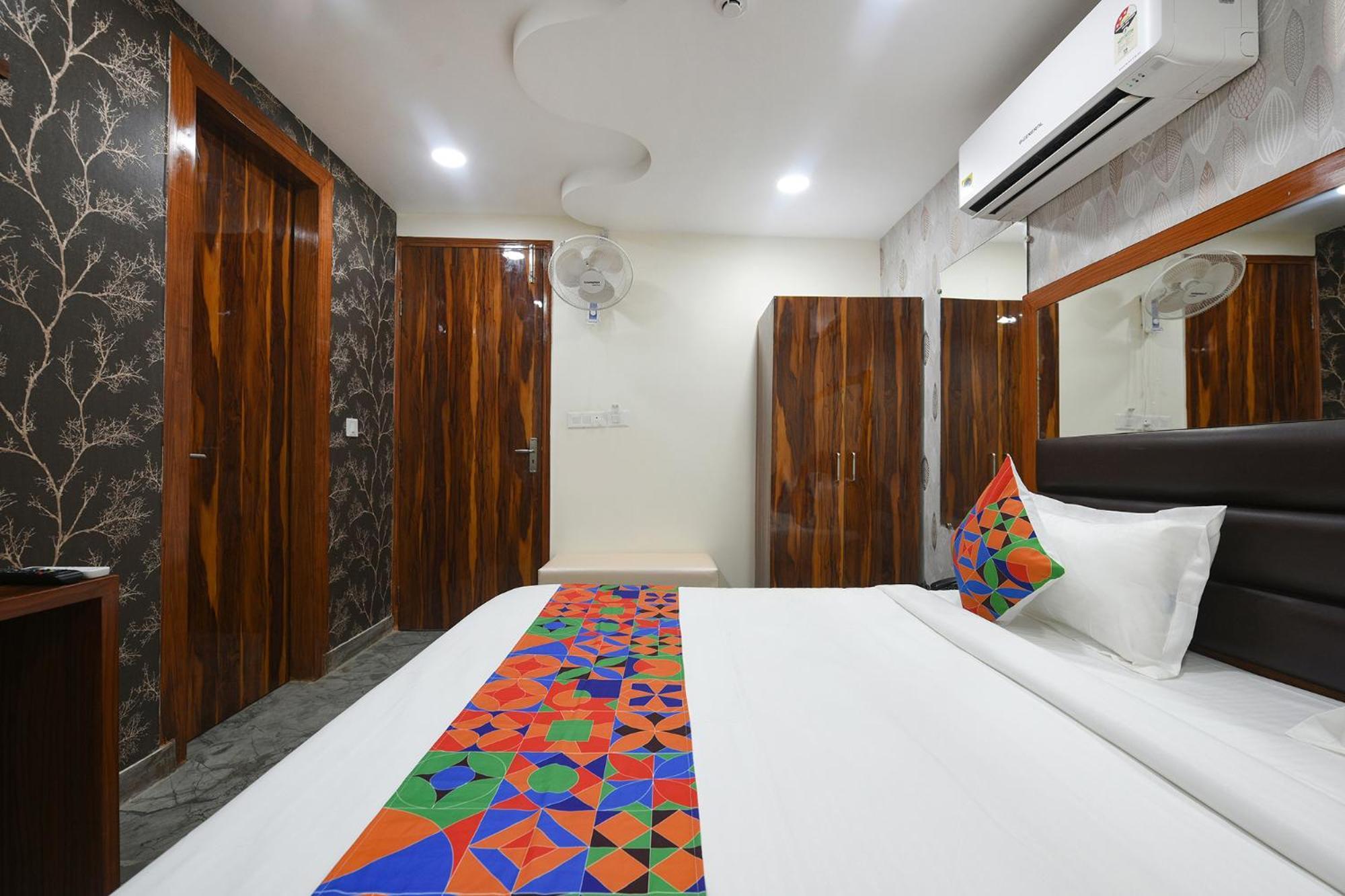 Fabhotel Mona Continental - Nr Laxmi Nagar It Hub Új-Delhi Kültér fotó