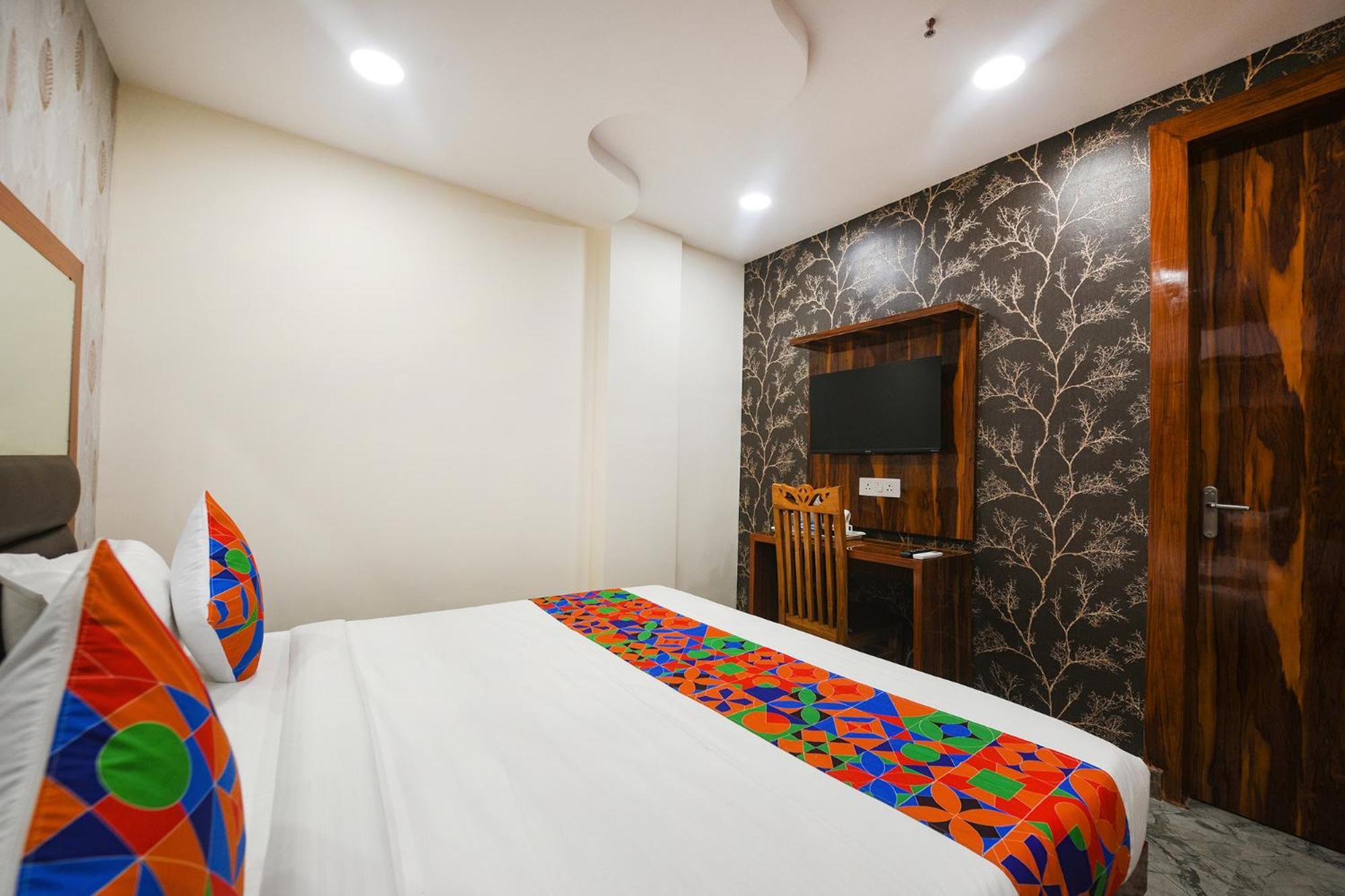Fabhotel Mona Continental - Nr Laxmi Nagar It Hub Új-Delhi Kültér fotó