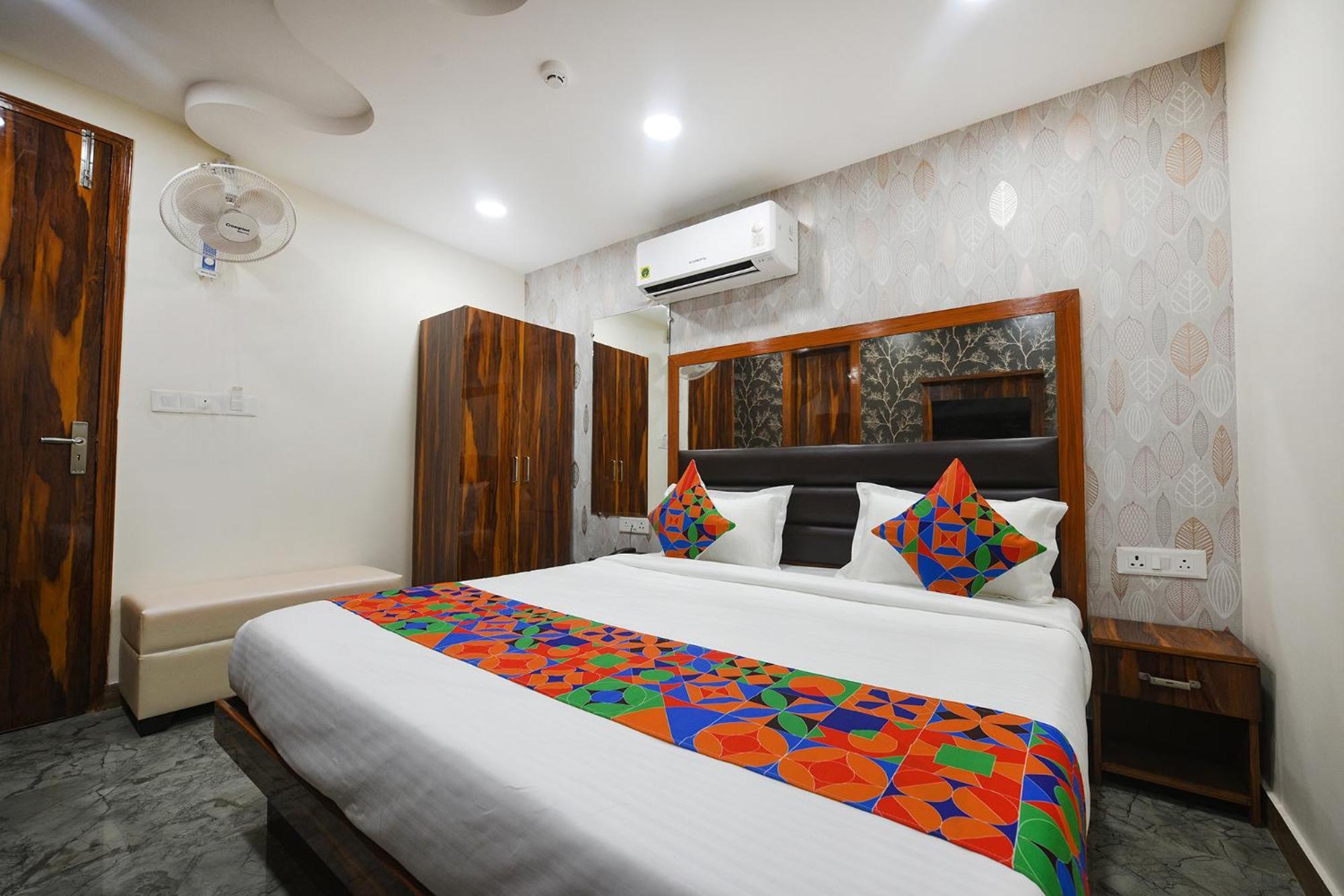 Fabhotel Mona Continental - Nr Laxmi Nagar It Hub Új-Delhi Kültér fotó