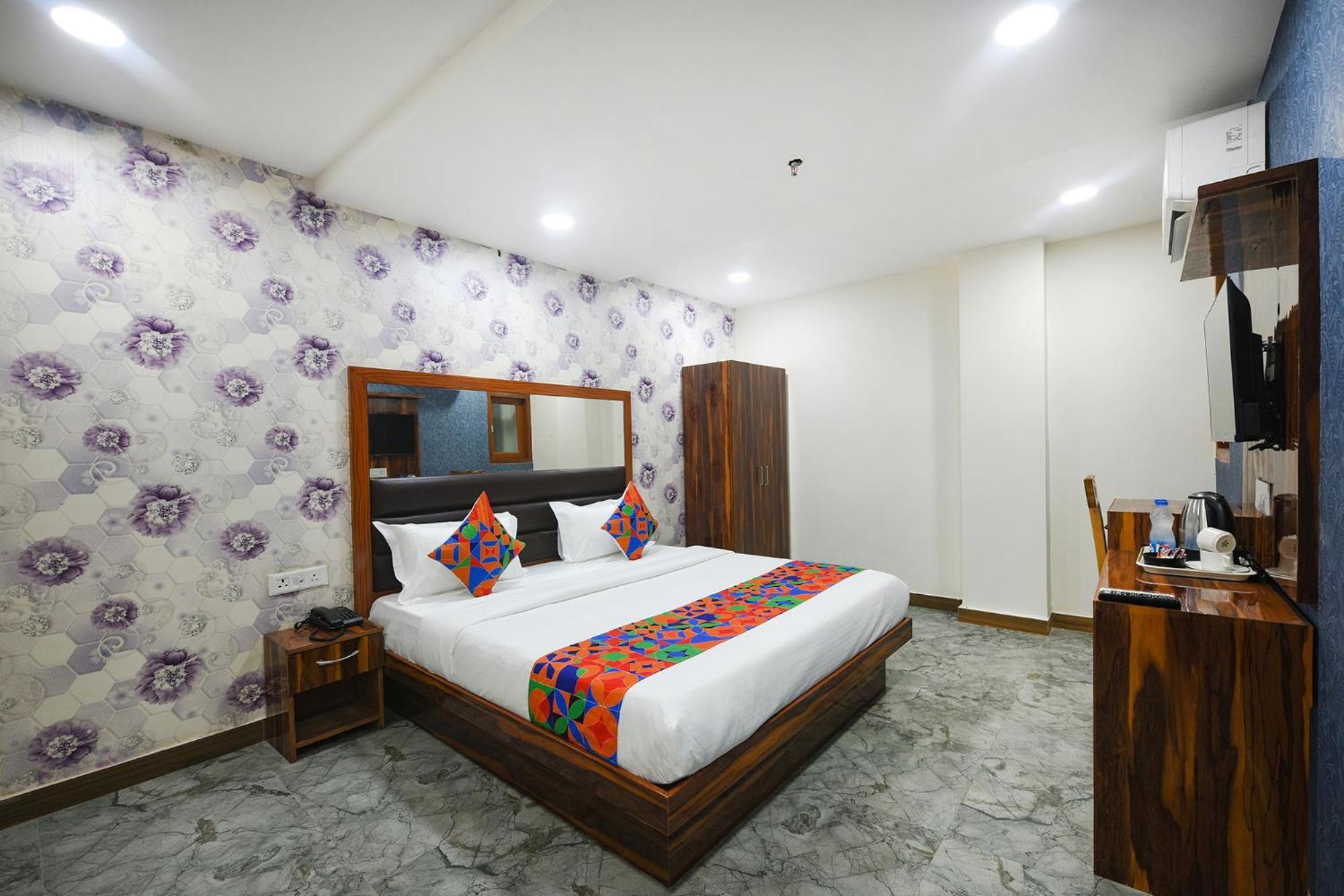 Fabhotel Mona Continental - Nr Laxmi Nagar It Hub Új-Delhi Kültér fotó