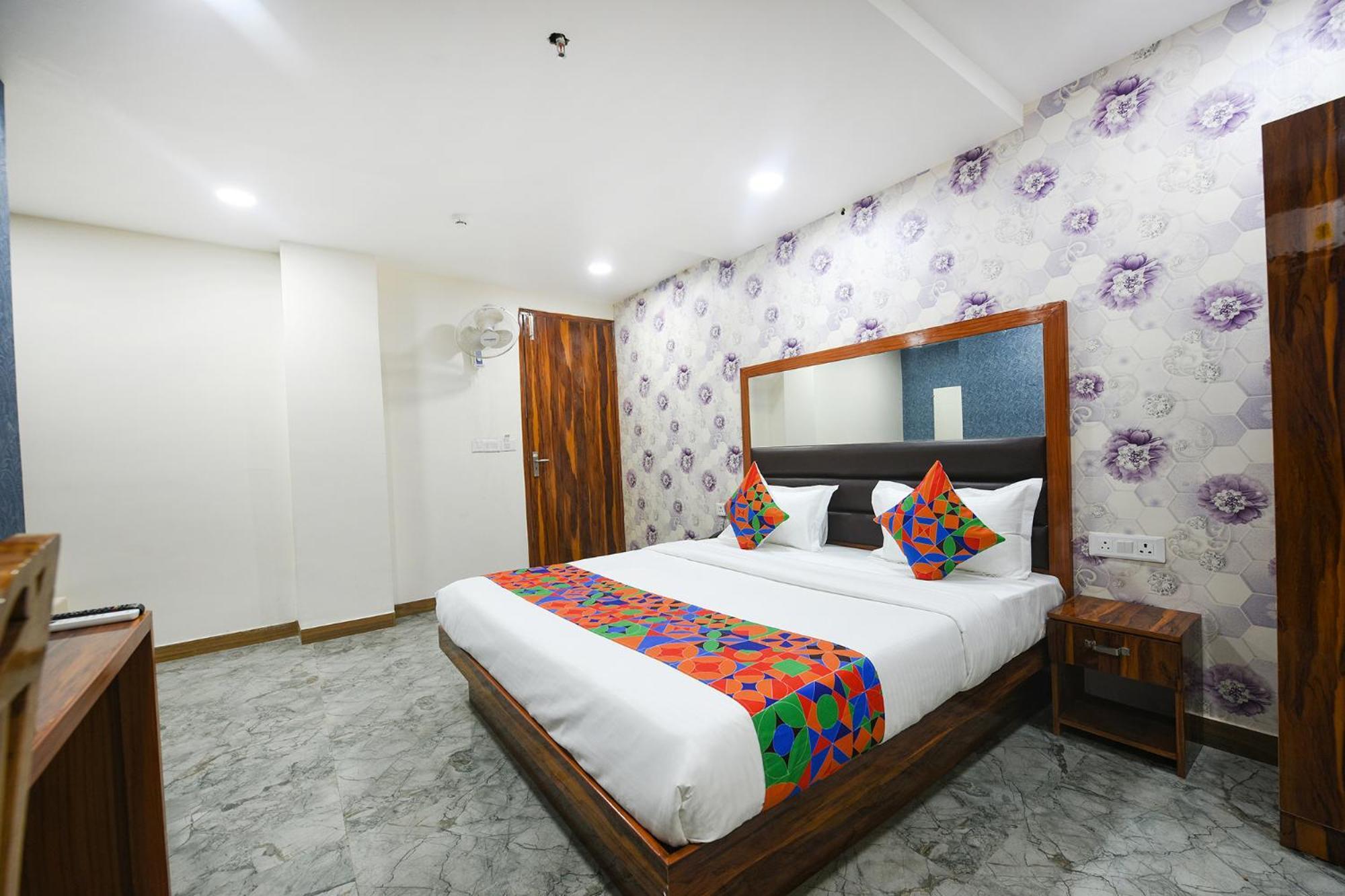 Fabhotel Mona Continental - Nr Laxmi Nagar It Hub Új-Delhi Kültér fotó