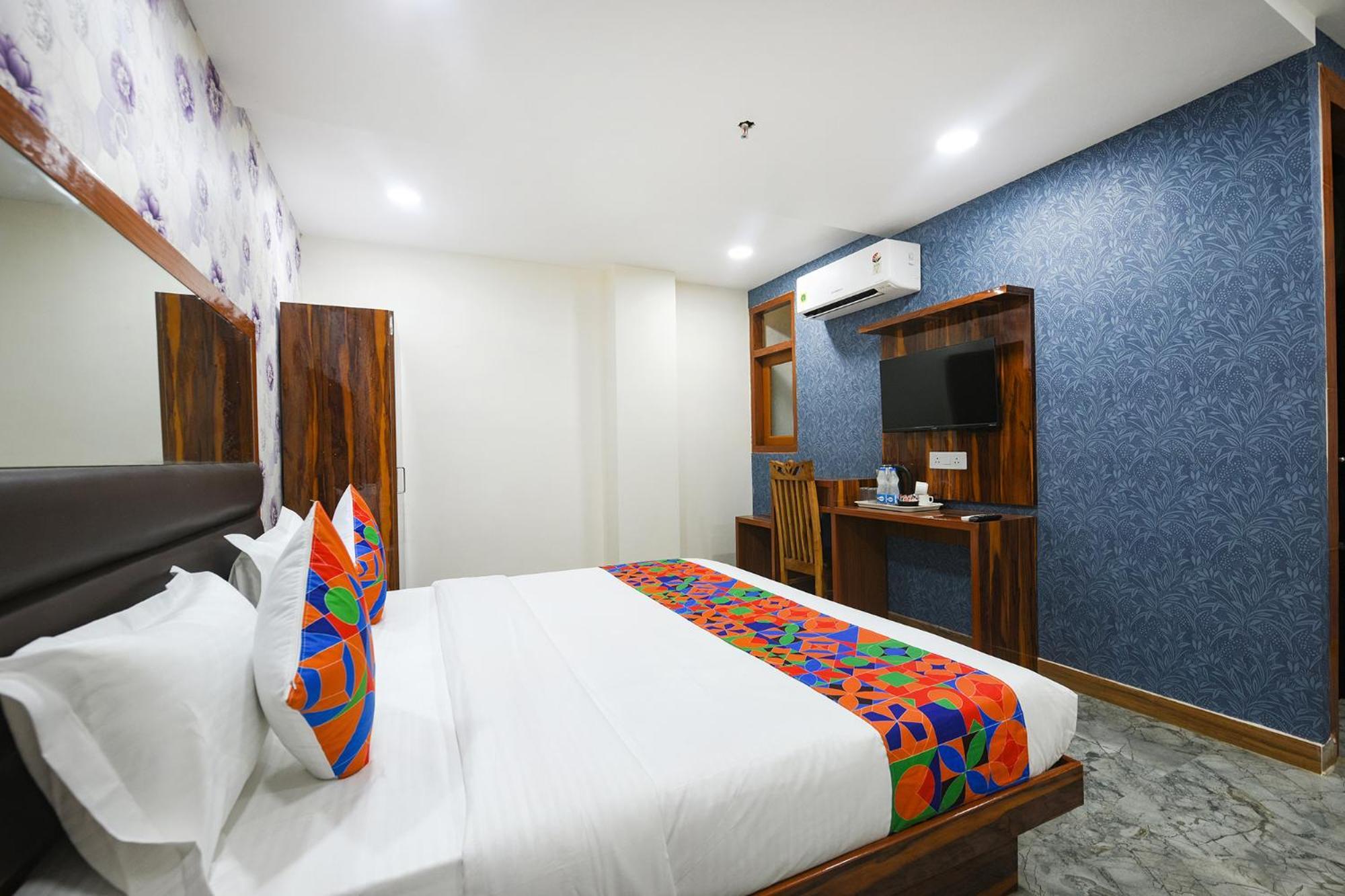 Fabhotel Mona Continental - Nr Laxmi Nagar It Hub Új-Delhi Kültér fotó