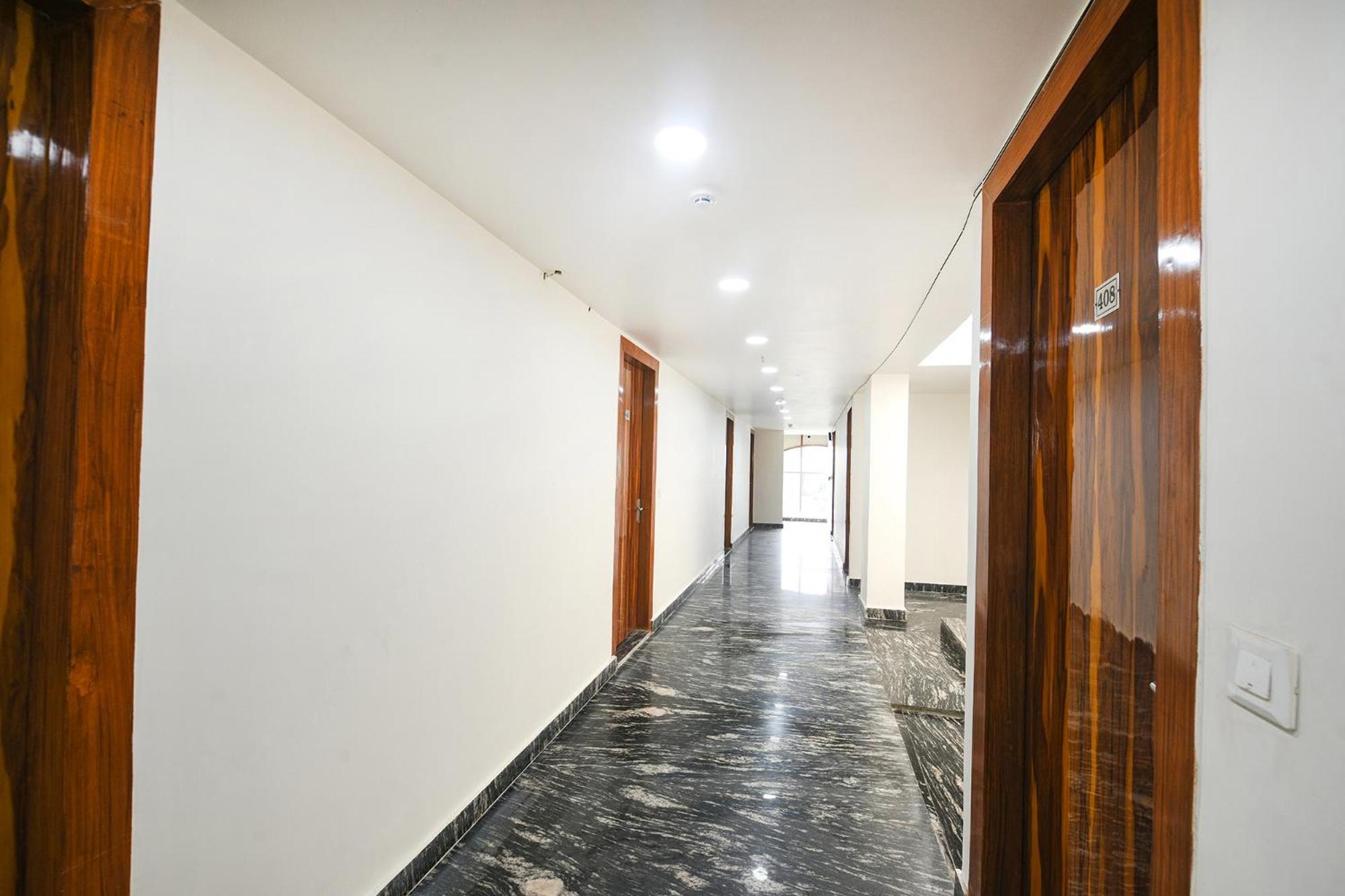 Fabhotel Mona Continental - Nr Laxmi Nagar It Hub Új-Delhi Kültér fotó