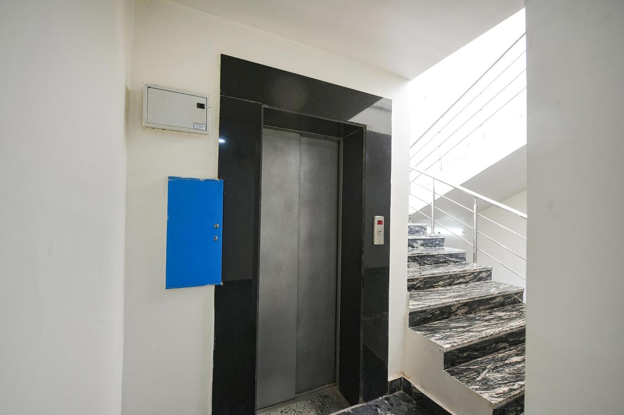 Fabhotel Mona Continental - Nr Laxmi Nagar It Hub Új-Delhi Kültér fotó