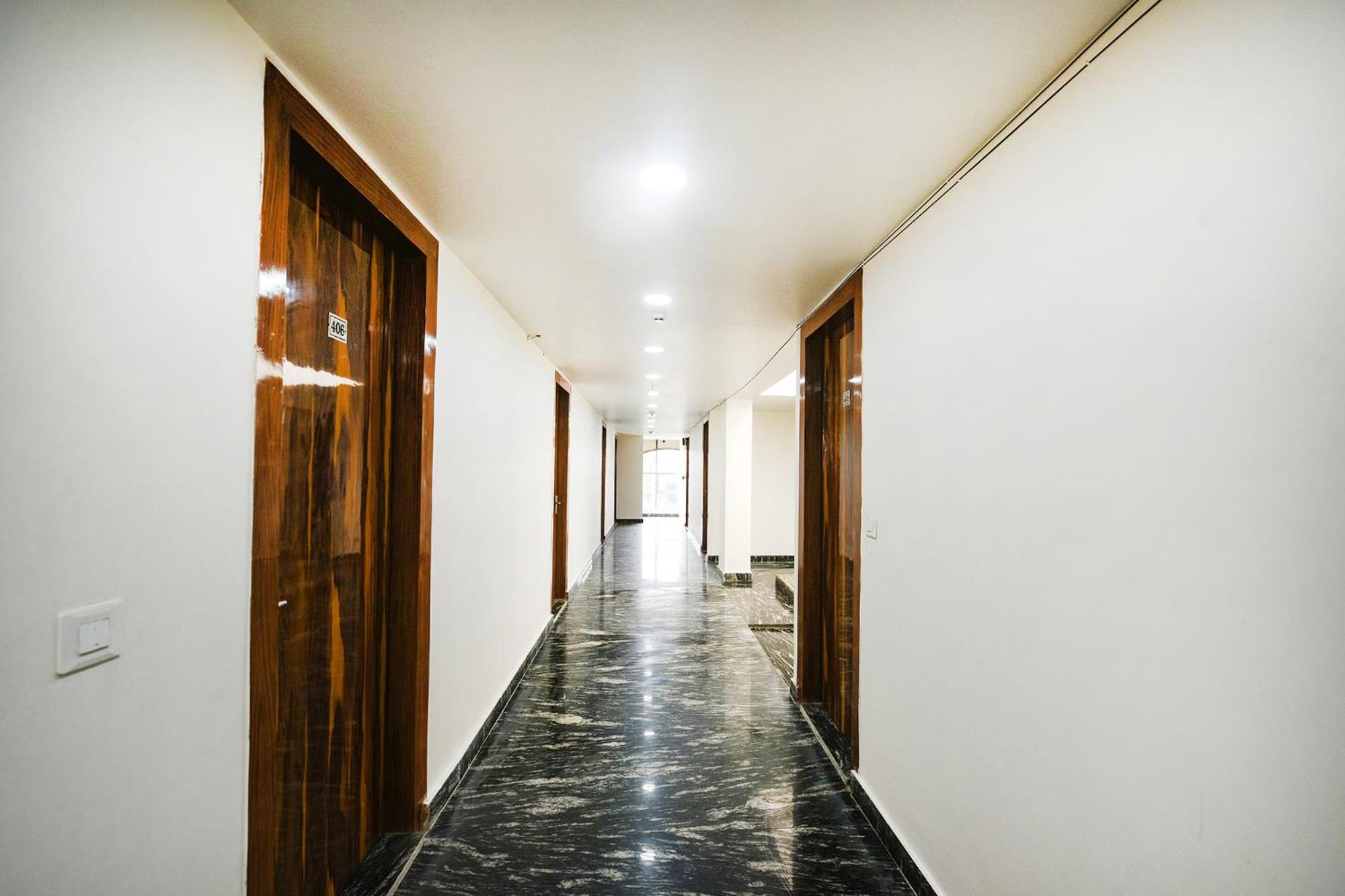 Fabhotel Mona Continental - Nr Laxmi Nagar It Hub Új-Delhi Kültér fotó